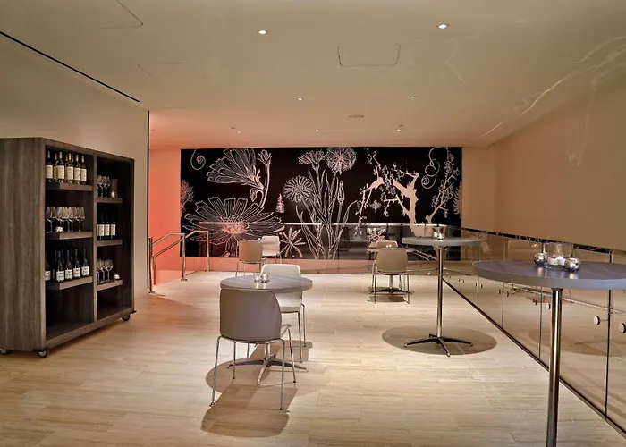 Hall Arts Hotel Dallas, Curio Collection By Hilton