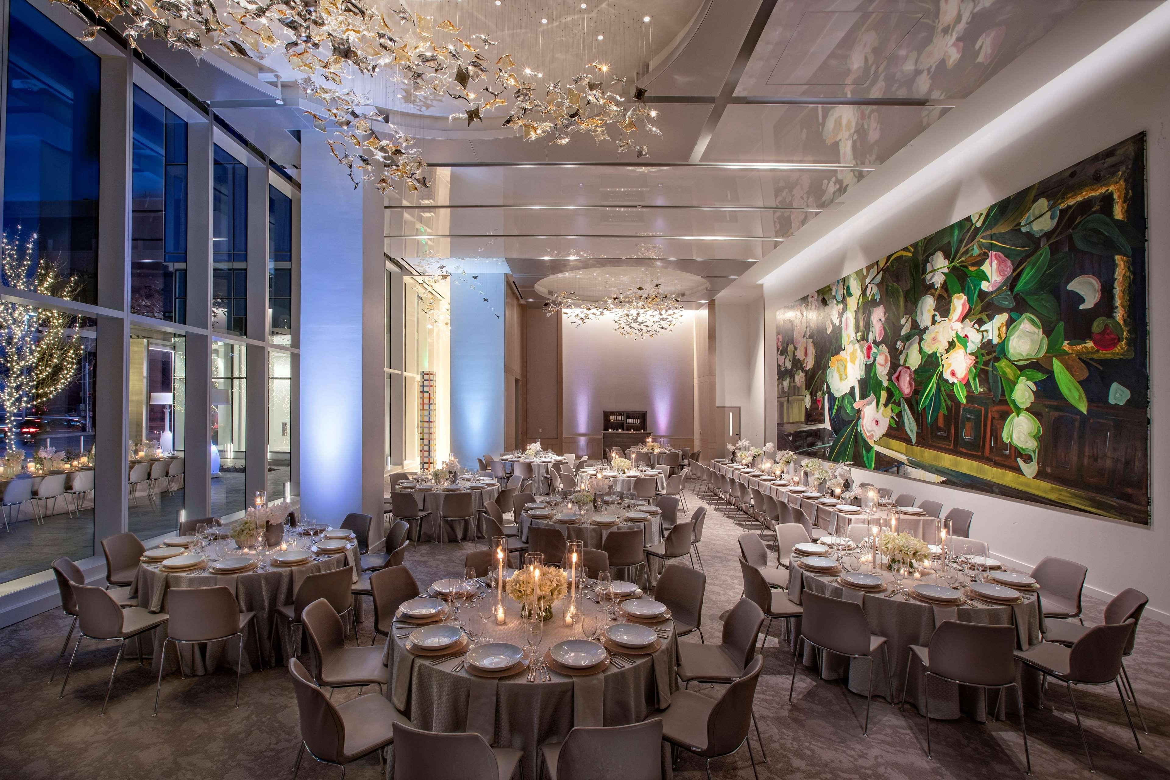 Hall Arts Dallas, Curio Collection By Hilton Hotel Dallas